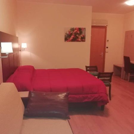 Hotel Miami Civitella Del Tronto Esterno foto