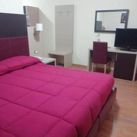 Hotel Miami Civitella Del Tronto Esterno foto