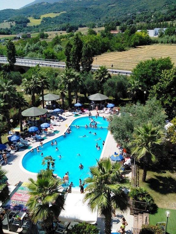 Hotel Miami Civitella Del Tronto Esterno foto