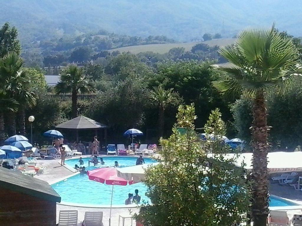 Hotel Miami Civitella Del Tronto Esterno foto