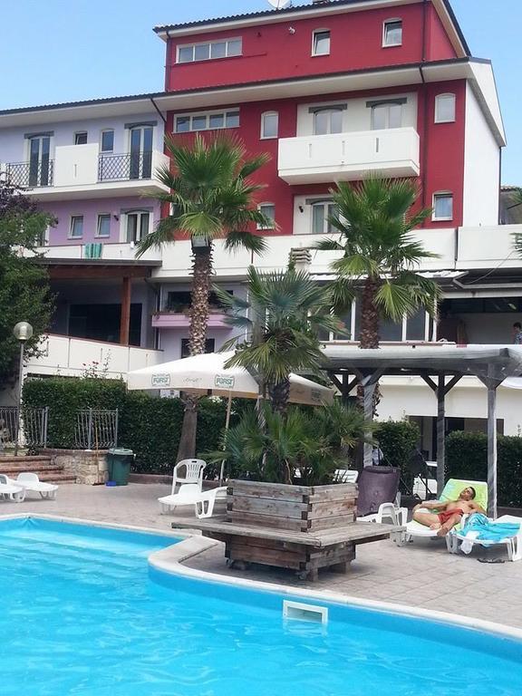 Hotel Miami Civitella Del Tronto Esterno foto