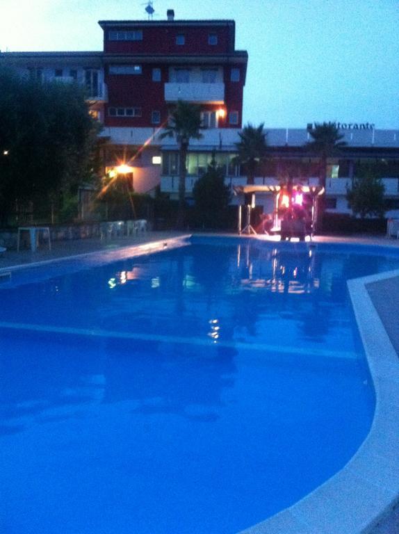 Hotel Miami Civitella Del Tronto Esterno foto
