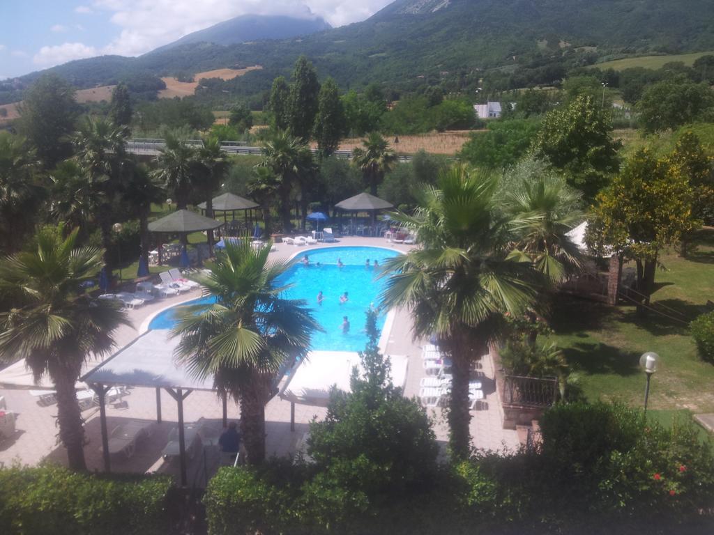Hotel Miami Civitella Del Tronto Esterno foto