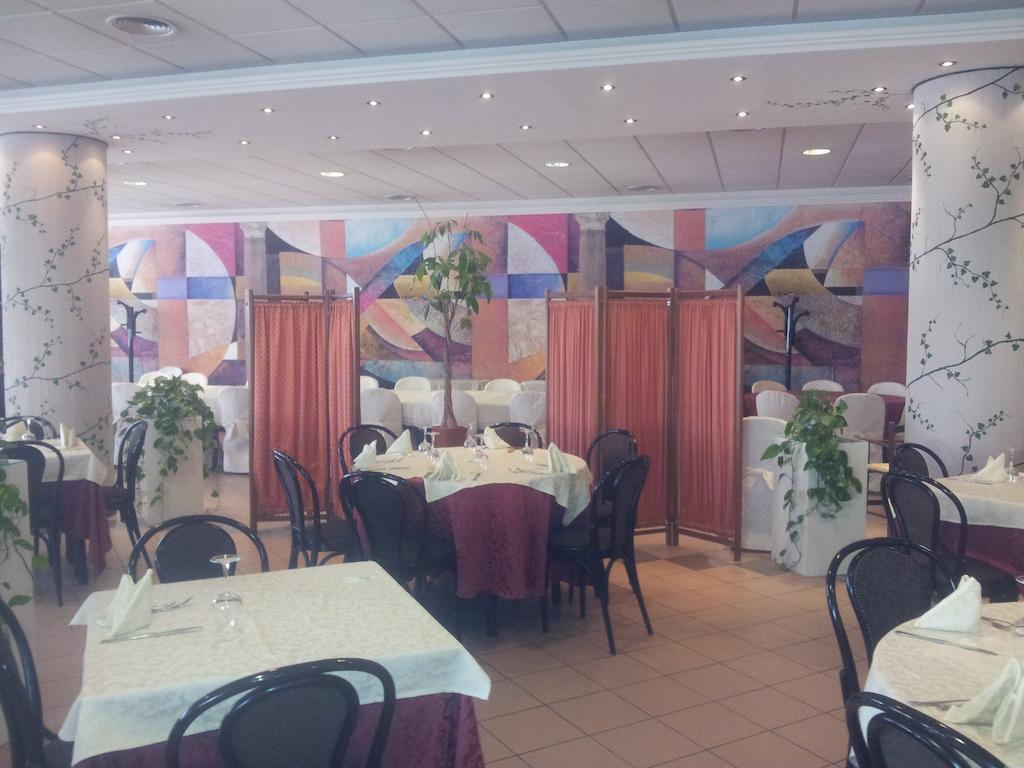 Hotel Miami Civitella Del Tronto Esterno foto