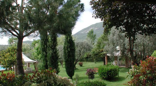 Hotel Miami Civitella Del Tronto Esterno foto