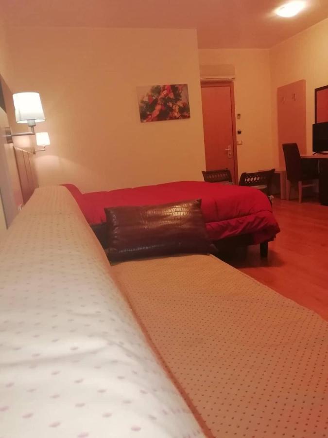 Hotel Miami Civitella Del Tronto Esterno foto