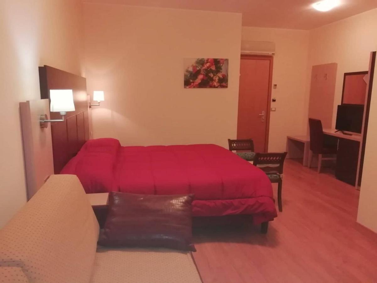 Hotel Miami Civitella Del Tronto Esterno foto