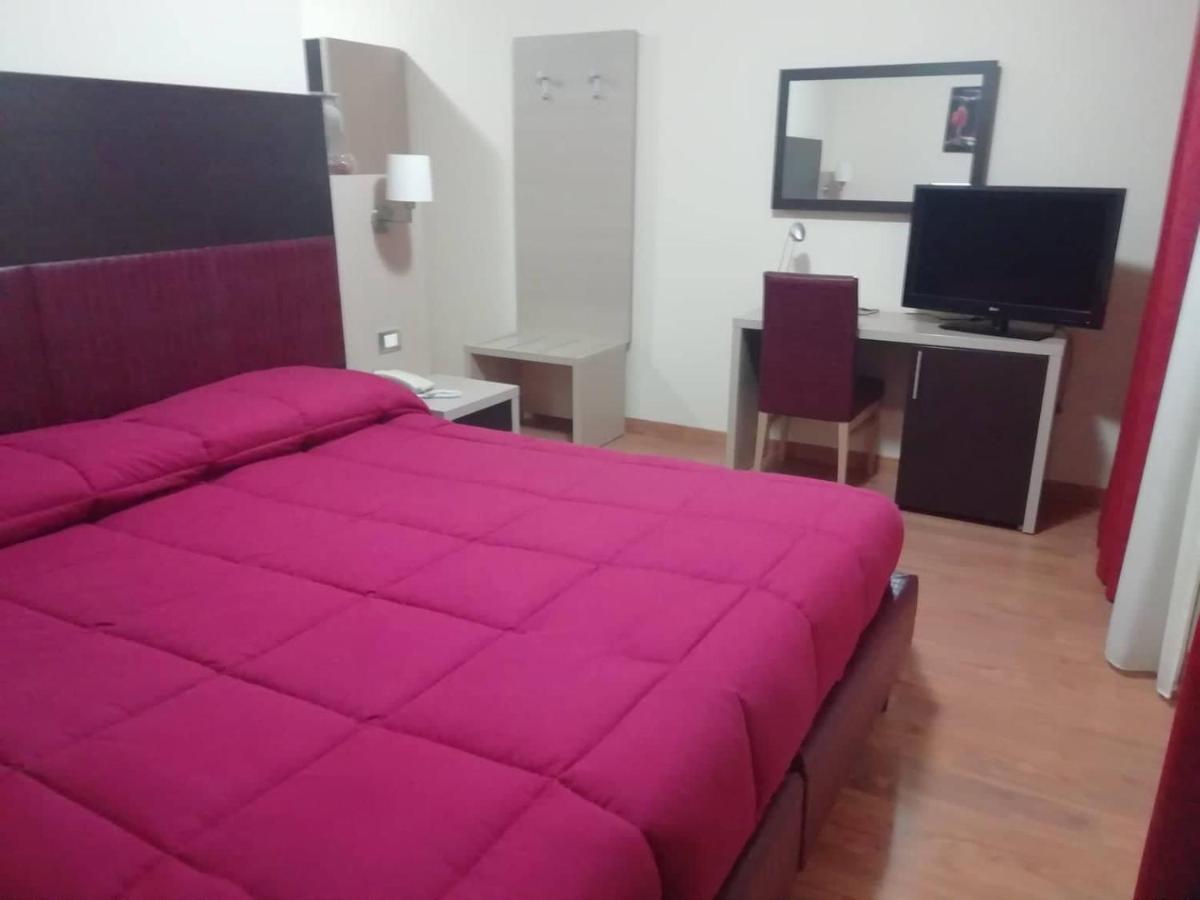 Hotel Miami Civitella Del Tronto Esterno foto